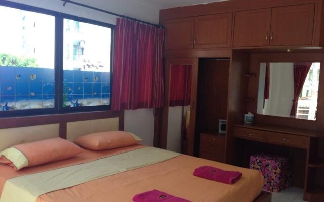 Family Home Guesthouse Phuket