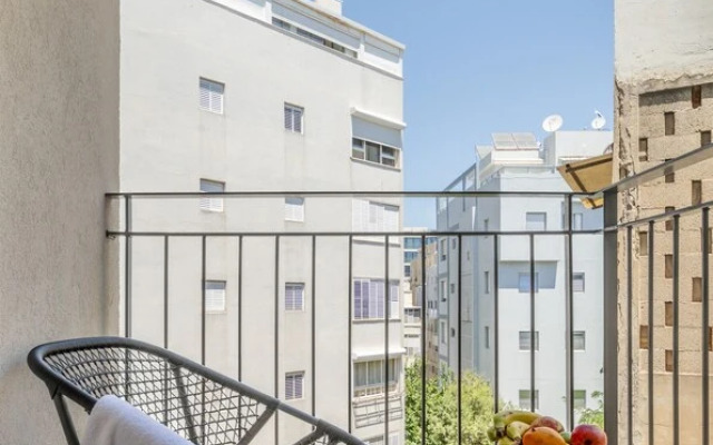 Sunny Studio Near the Beach by Sea N Rent