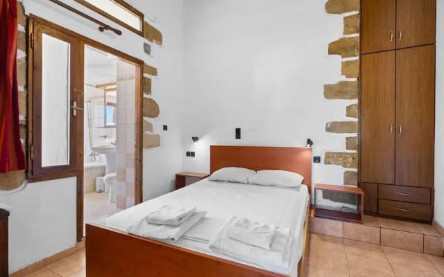 Countryside Apartment 2 With Shared Swimming Pool