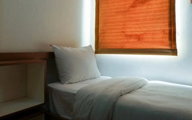 Strategic 2Br At Maple Park Sunter Apartment