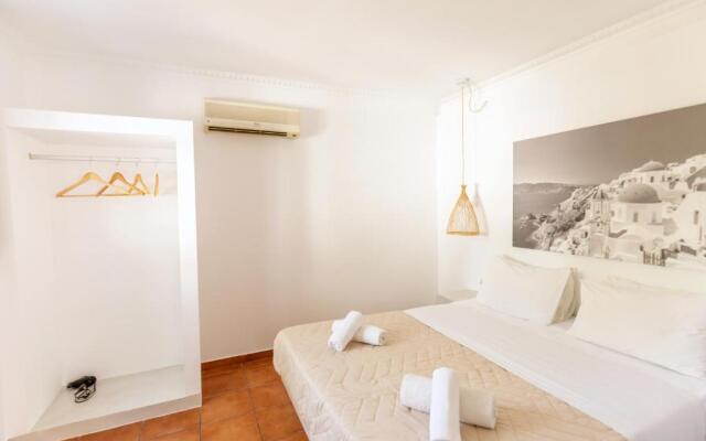 V Angelo Apartment