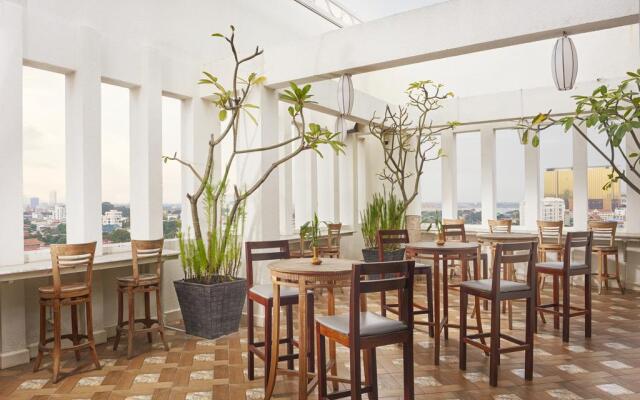 Paragon Central Hotel & Sky Bar