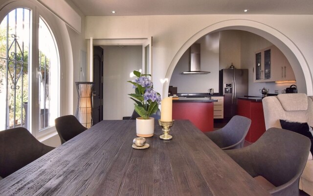 Graceful Villa in Sayalonga with Swimming Pool