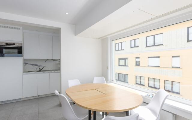 Bright Beachfront Apartment