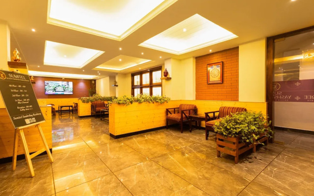 Sumitel Sanderling 500 meters from Mall Road