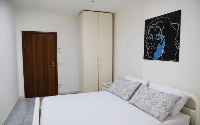 Napoli Centrale Budget Apartment by Wonderful Italy