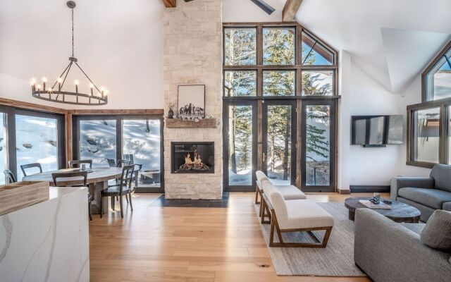 Winterleaf 4 Bedroom Home by RedAwning