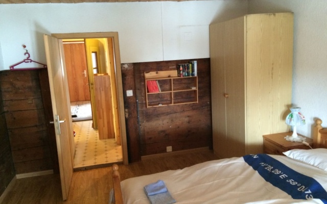 Swiss vYntage Chalets - 300 Year Old Swiss Chalet – Guest Rooms – Saxeten