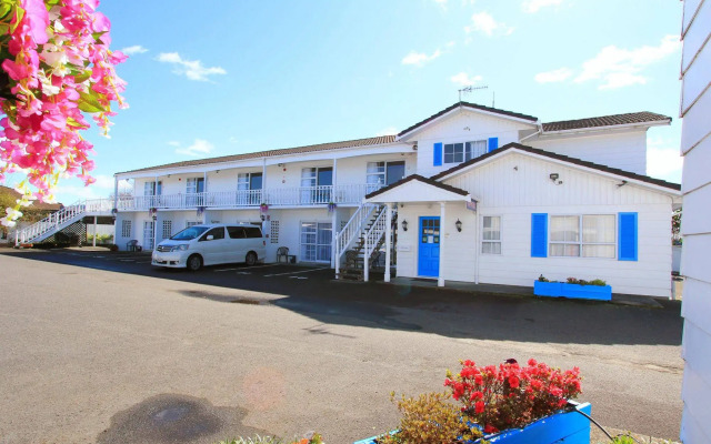 Golden Glow Motel