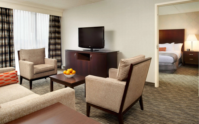 DoubleTree by Hilton Detroit - Dearborn - фото 3