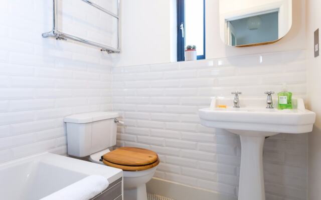 2 Bedroom House with Garden - Sleeps 6