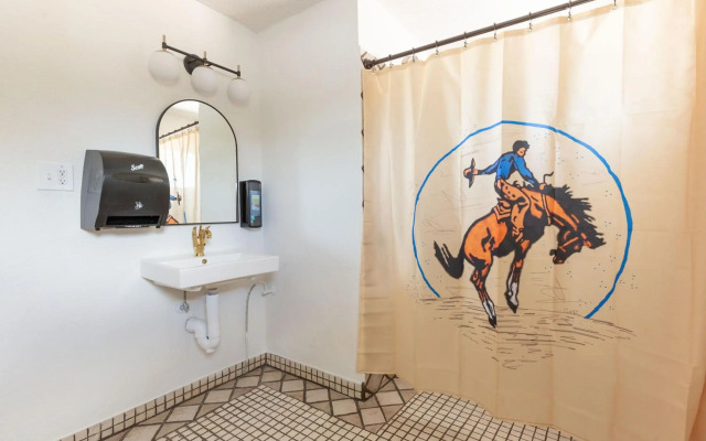 Hotel McCoy - Art, Libations, Pool Society