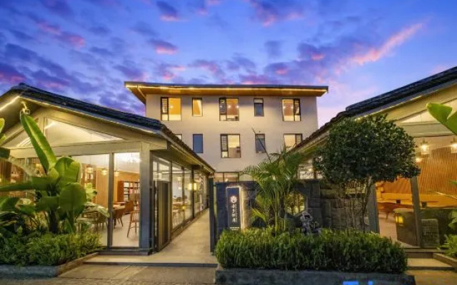 Yinqi Wuxiang Nacuo Guesthouse