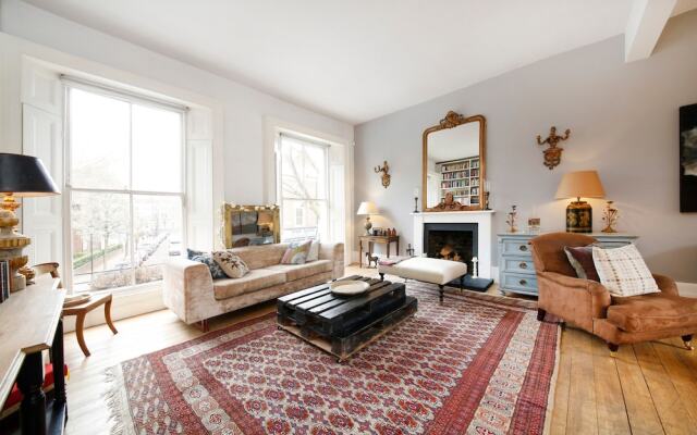 3 Bedroom Notting Hill House With Balcony