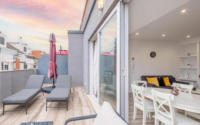 Modern Penthouse with Private Terrace