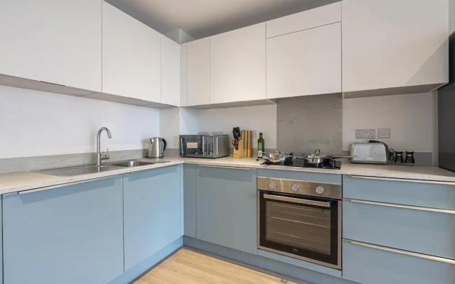 Modern Flat Near City Centre