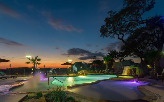 Holiday Inn Express & Suites San Antonio Medical-Six Flags by IHG