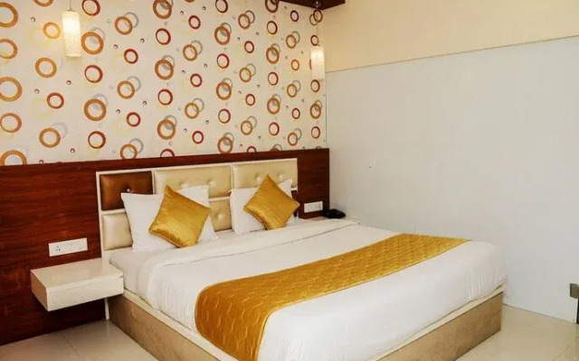 OYO 6832 Hotel 7 CEPL