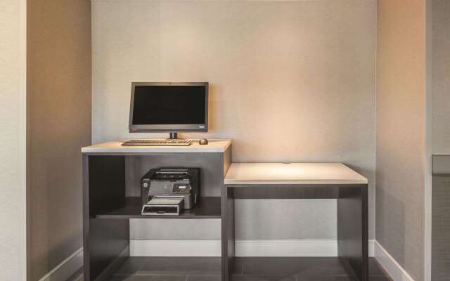 La Quinta Inn & Suites by Wyndham Atlanta Midtown - Buckhead