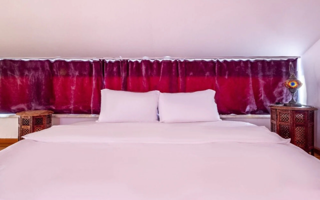 Authentic Flat With Excellent Location in Beyoglu