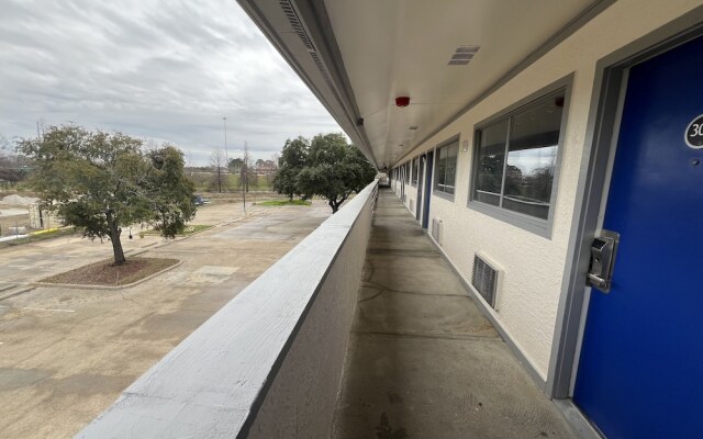 Boardwalk Suites Baton Rouge