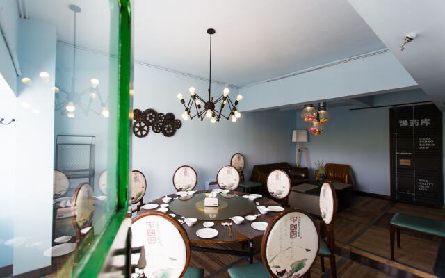 Oak International Apartment