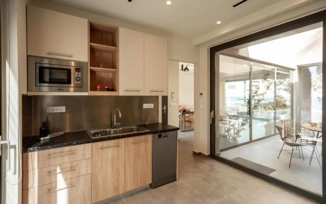 Luxury Villa Mon II Vassilikos