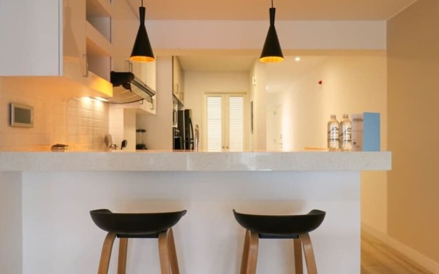 w Elegant 2BR With Balcony in Miraflores