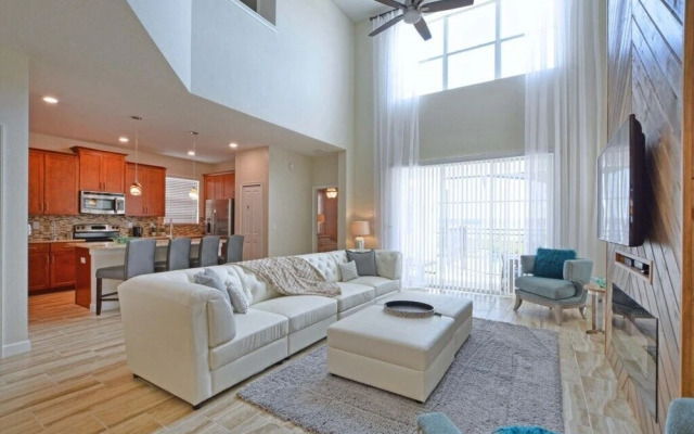 Storey Lake-5 Bedrooms Home W/pool-1650st Home by Redawning