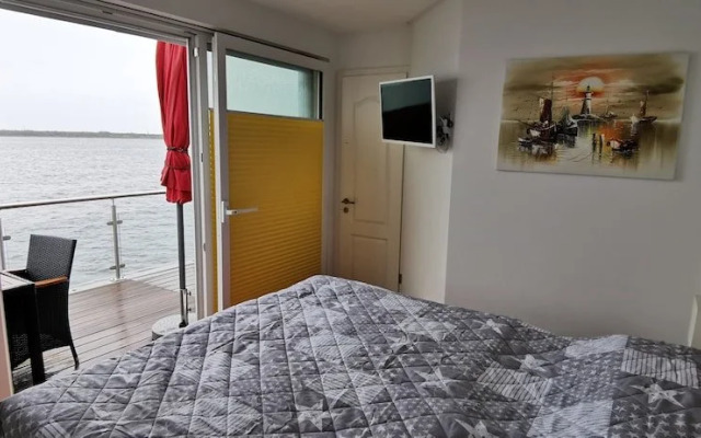 Schwimmendes Ferienhaus Robby II