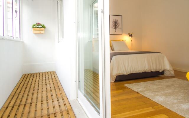 Liiiving - Downtown Balcony Apartment