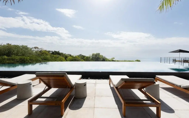 Ourfriends Condo by Acomodo