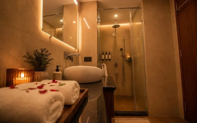 HUE GUH The Porto Candolim