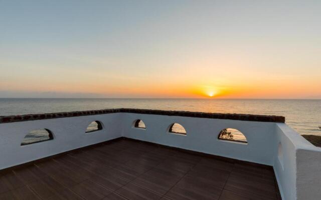Starlight Luxury Seaside Villa & Suites