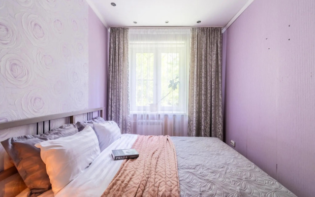 Bon voyage на улице Судакова