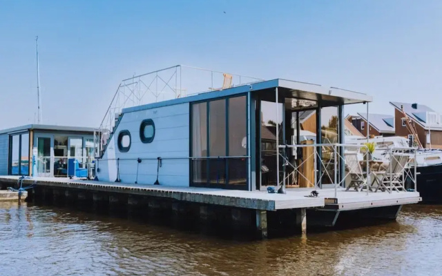 Houseboat at Marina With Lake Views