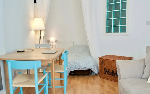 1 Bedroom Ground Floor Flat In Stockbridge