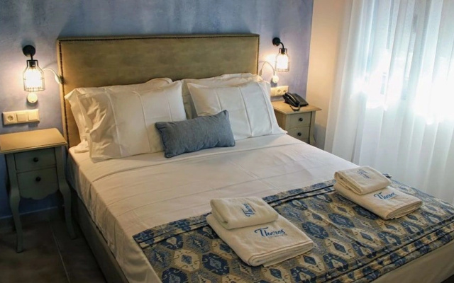 Theros Villas & Suites