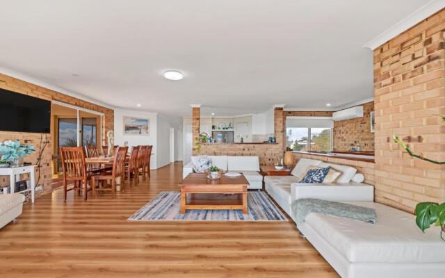 Ocean View Beach House Pet Friendly