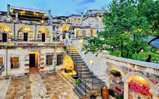 Seki Cave Suites