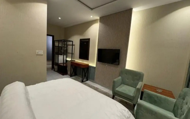 Shelton Boulevard Hotel Lahore