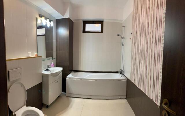 Green Lake Apartment 5