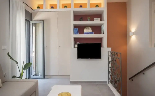 Elegant City Apartment - 250m From Solomos Square