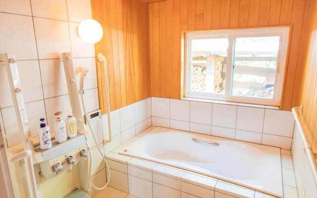 Izu House Luxury Log with Cozy Fireplace