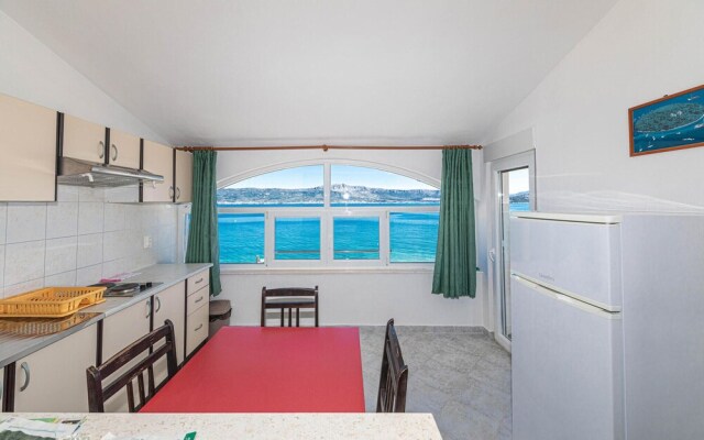 Stunning Apartment in Slatine With Wifi