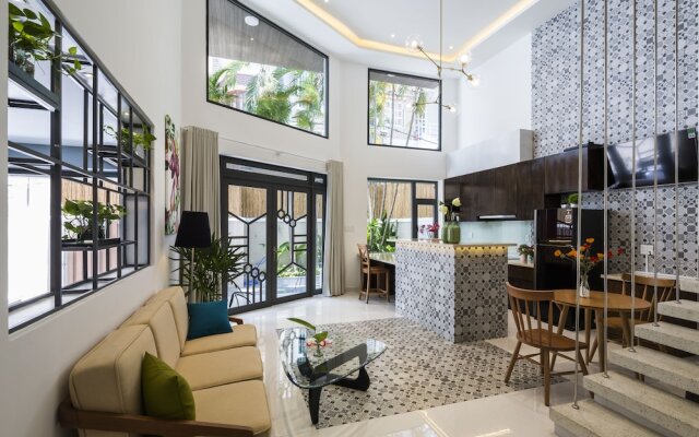 Christina's Saigon-The Transit House