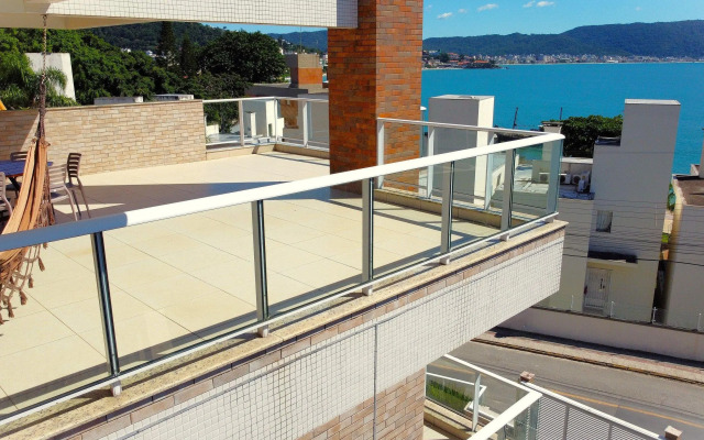 1083 - Apartamento com vista para o mar em Bombinhas