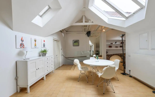 Eclectic Loft Royal Way