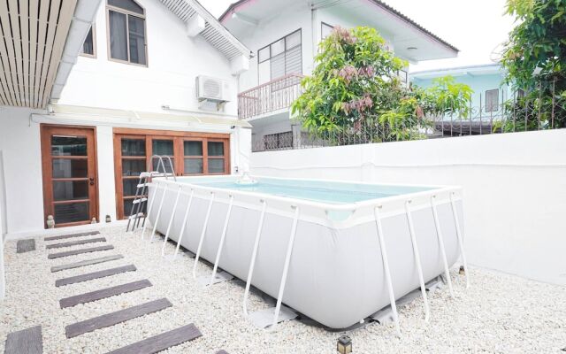 4 Bedroom/5 Beds Villa Din Daeng BKK