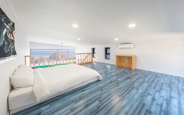 Present Poolvilla